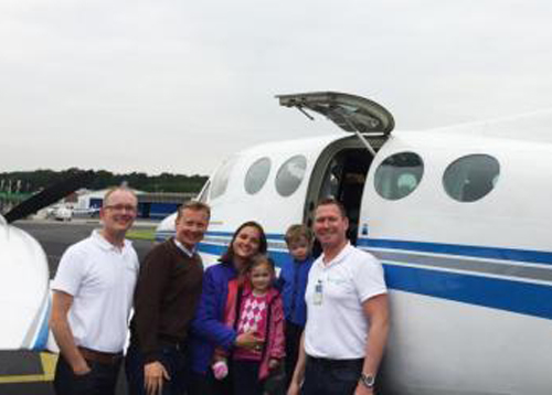 Vincent und Helena fliegen nach ihren Ferien wieder mit einer Cessna 421 nach Hause