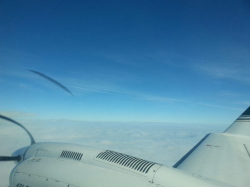 08.02.2017 Blick übre die Wolken Maschine und Himmel